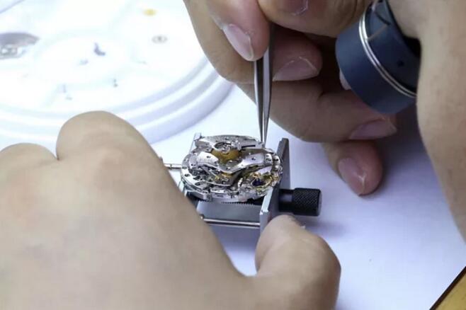 朗格手表带价格是多少（如何解决朗格手表表盘变色的问题）