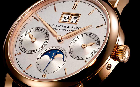 朗格手表售后保养价格（朗格手表表蒙起雾怎样解决）