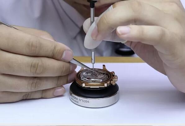 朗格手表客服售后电话（朗格手表的防水知识）