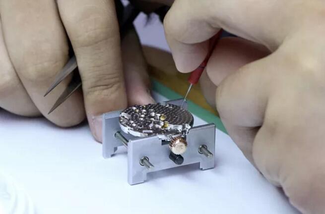 朗格手表更换电池（处理朗格手表走时不准的方法）