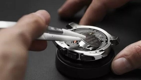 朗格手表售后维修点（朗格外观出现凹痕）