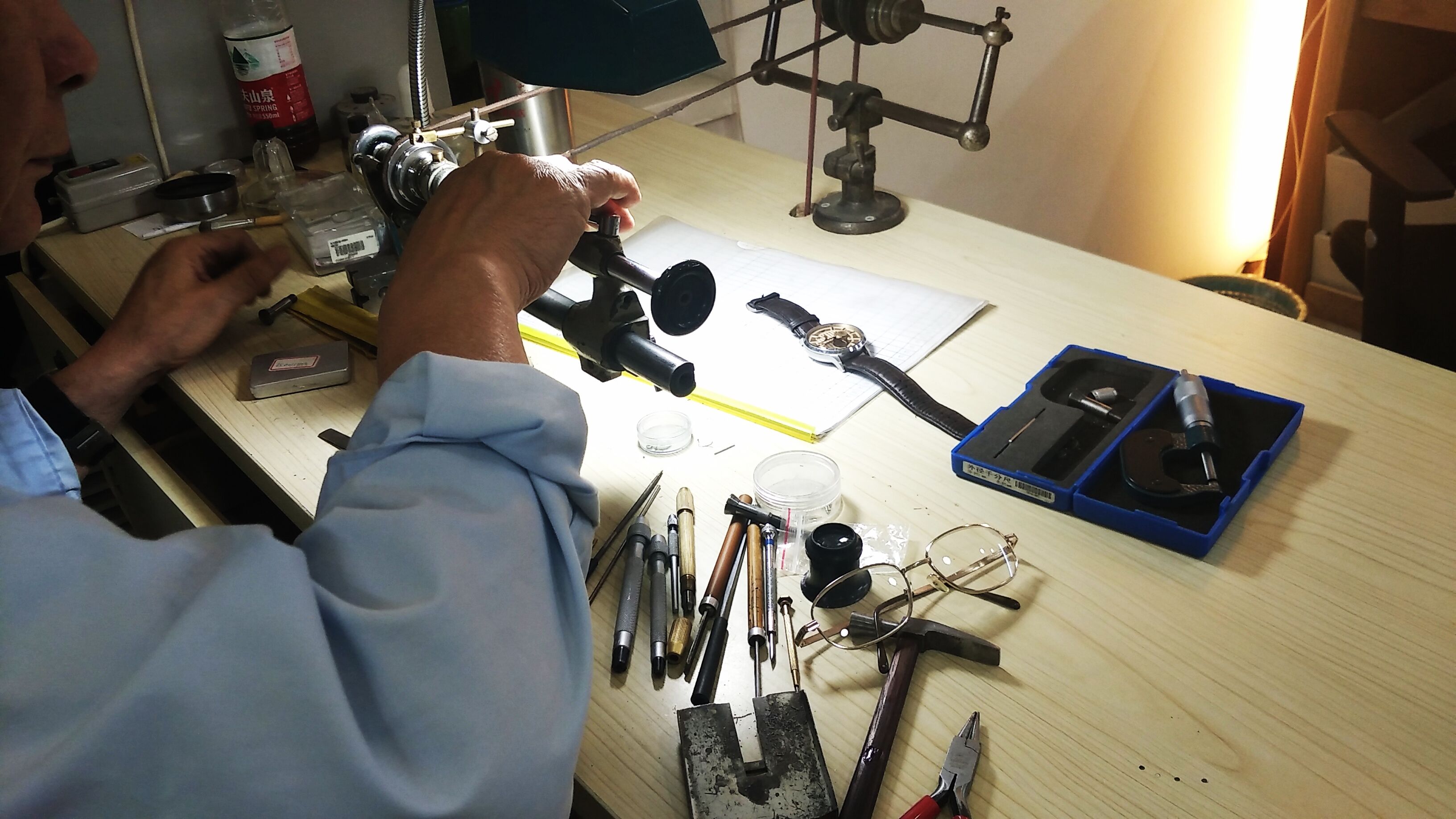 朗格售后电话服务（朗格表盘变色）